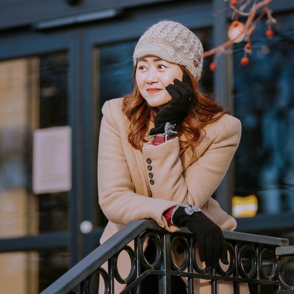 Meet your Posher, April - Picture 1 of 1